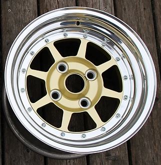 "Jubu Performance 3-teilig" div. Größen, erhältlich über http://www.jubu-performance.com/de/caterham/reifenfelgen-53